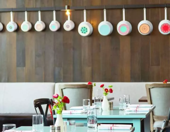 Отель The Starling Atlanta Midtown, Curio Collection By Hilton