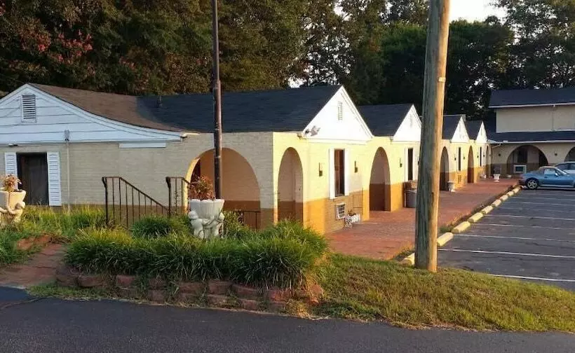 מוטל Loyalty Inn Rockingham