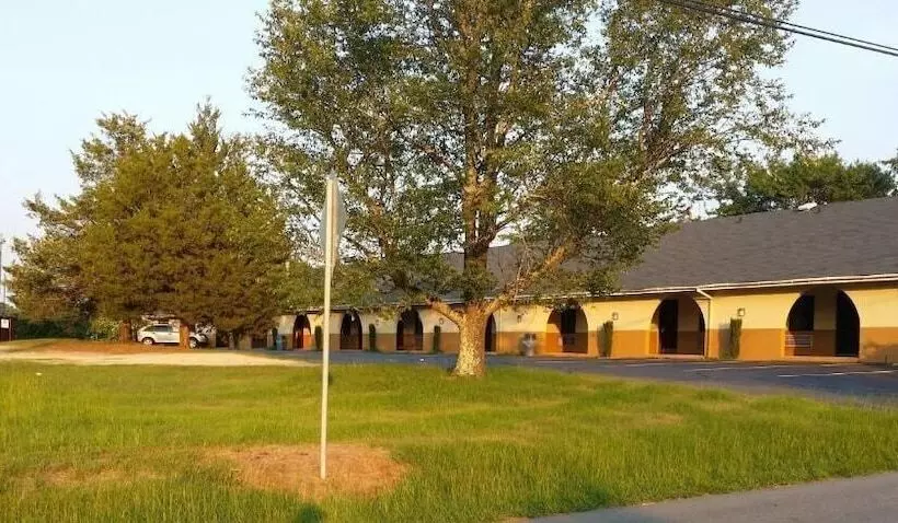 מוטל Loyalty Inn Rockingham