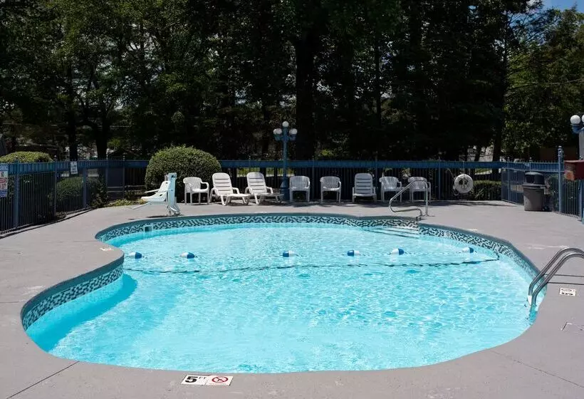 Мотель Super 8 By Wyndham Black Mountain