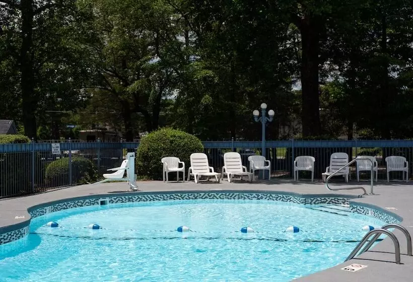 Мотель Super 8 By Wyndham Black Mountain