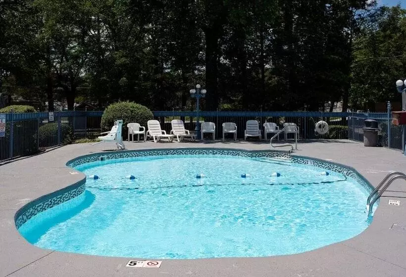 Мотель Super 8 By Wyndham Black Mountain