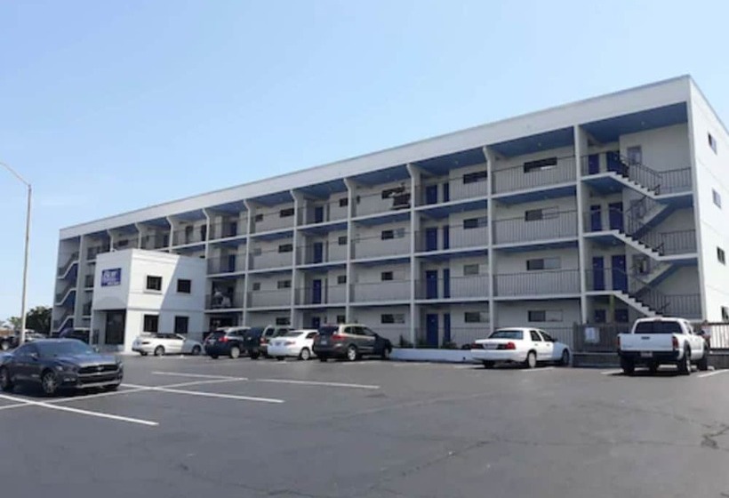 فندق على الطريق Surf Suites