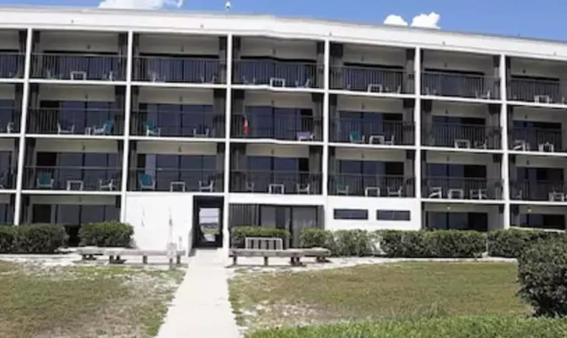 مُتل Surf Suites