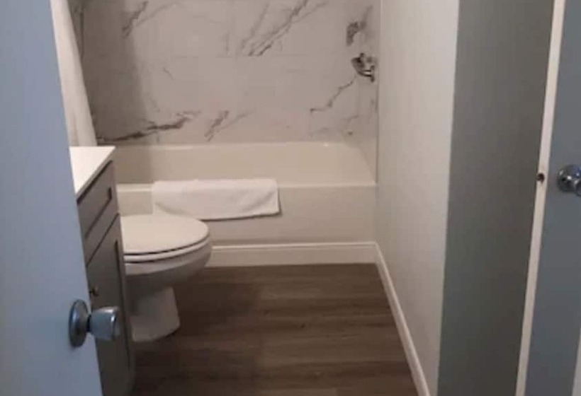 فندق على الطريق Surf Suites