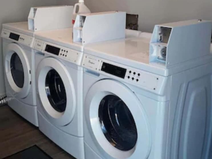 فندق على الطريق Surf Suites