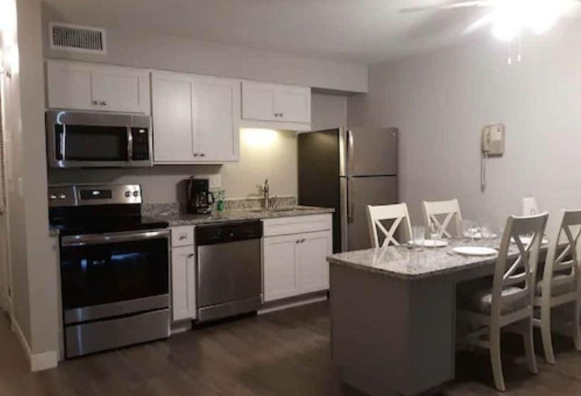 فندق على الطريق Surf Suites