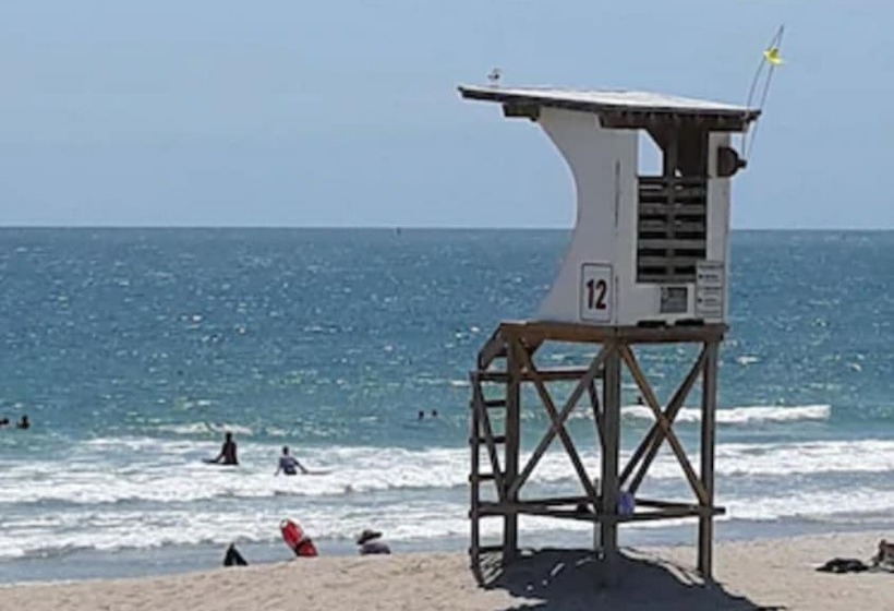 فندق على الطريق Surf Suites