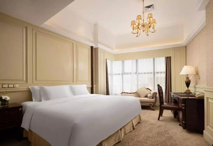 Crowne Plaza Hotel & Suites Landmark Shenzhen, An Ihg Hotel Nearby Luohu Border, Indoor Heated Swi