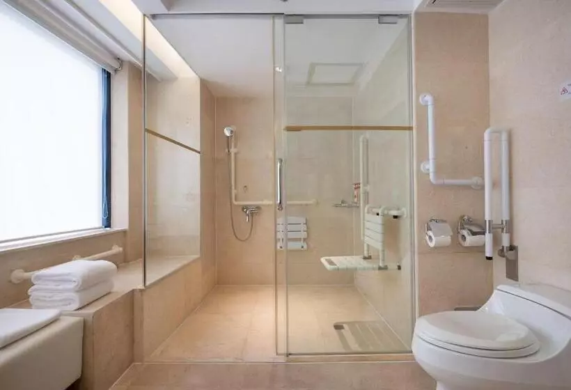 Crowne Plaza Hotel & Suites Landmark Shenzhen, An Ihg Hotel Nearby Luohu Border, Indoor Heated Swi