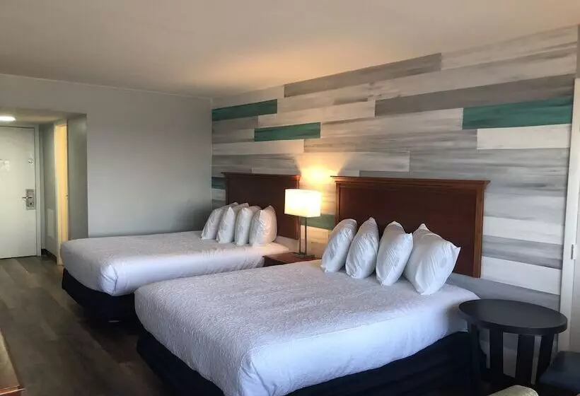 בית מלון כפרי Gazebo Inn Oceanfront