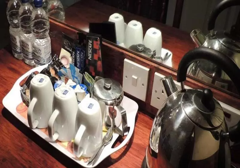 Hotel The White House By Bodacious!