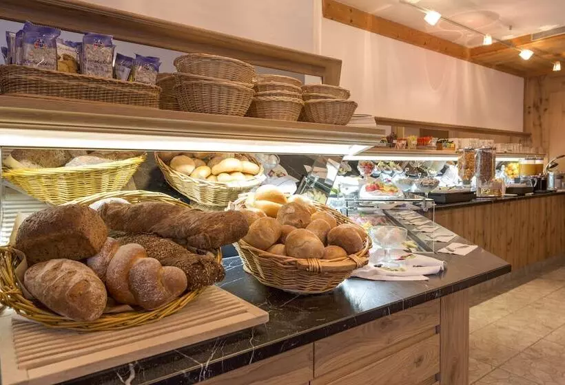 Отель Alpenresort Eienwäldli Engelberg