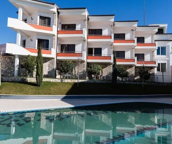 فندق Chateau Linza Resort