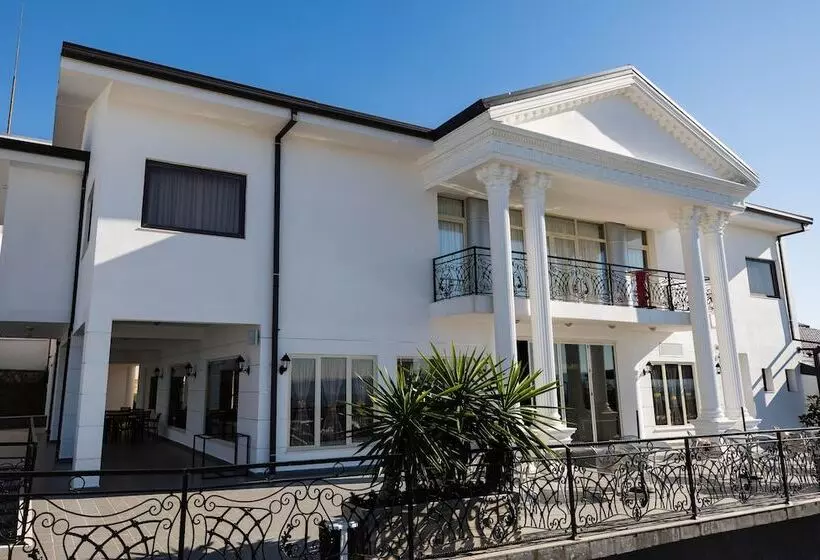 فندق Chateau Linza Resort