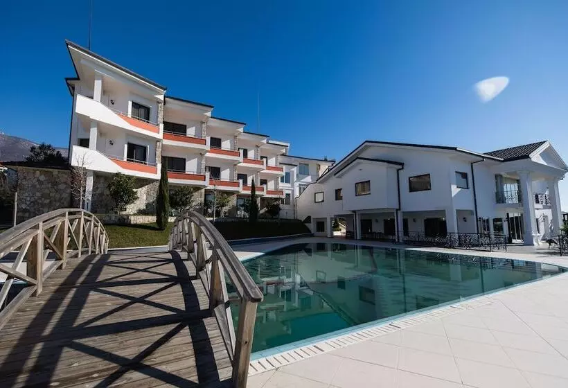 فندق Chateau Linza Resort