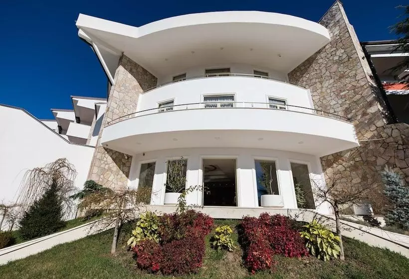 فندق Chateau Linza Resort