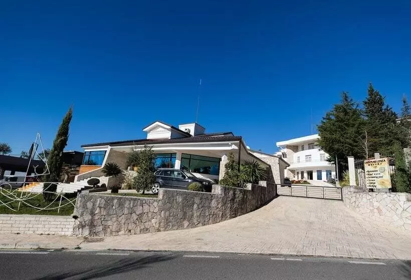 فندق Chateau Linza Resort