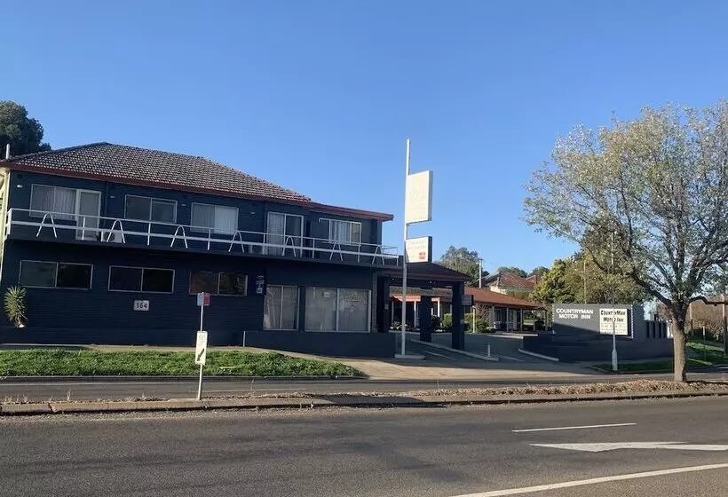 Отель Countryman Motor Inn Cowra