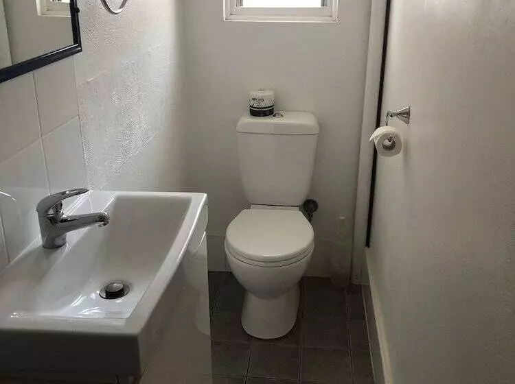 Отель Countryman Motor Inn Cowra