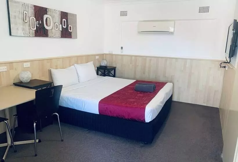 Отель Countryman Motor Inn Cowra