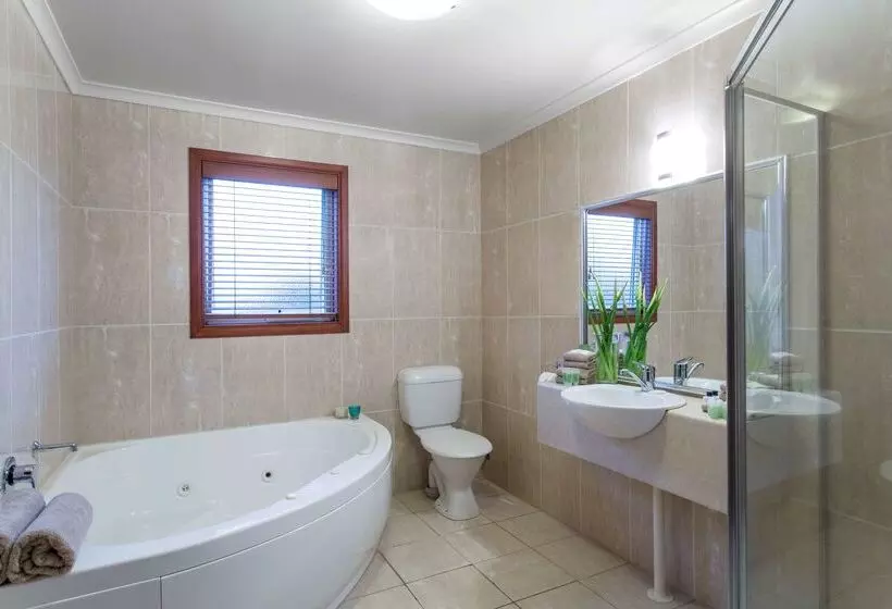 Best Western Colonial Village Motel