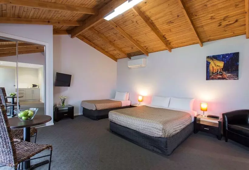 Best Western Colonial Village Motel