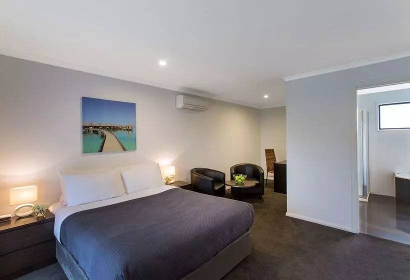 Best Western Colonial Village Motel