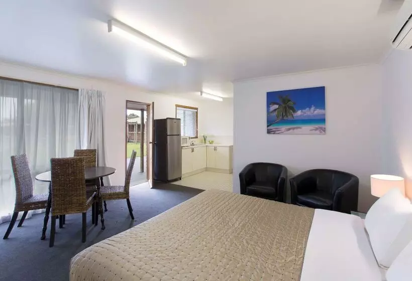 Best Western Colonial Village Motel