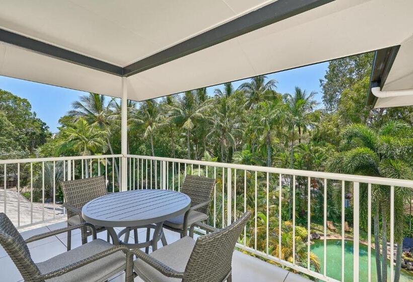 Golden Sands Beachfront Resort