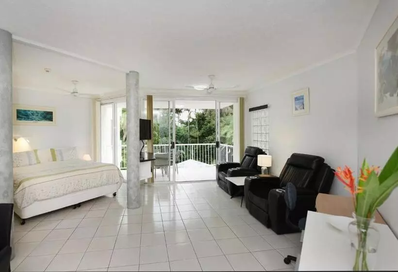 Golden Sands Beachfront Resort