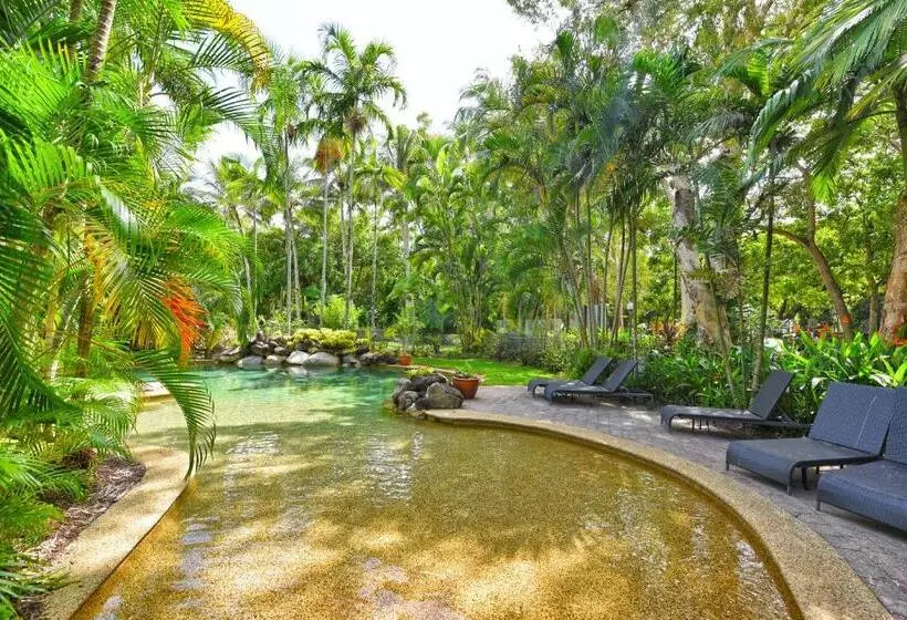 Golden Sands Beachfront Resort