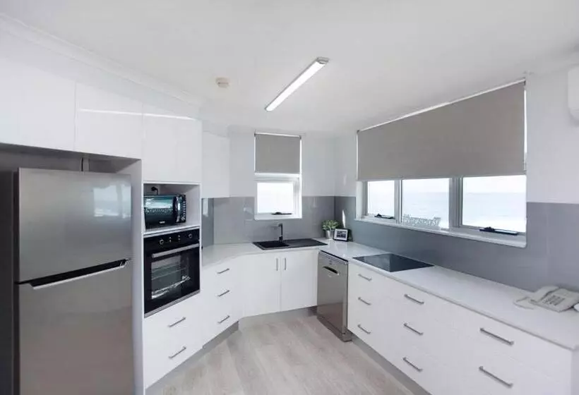 Grosvenor Beachfront Apartments Surfers Paradise