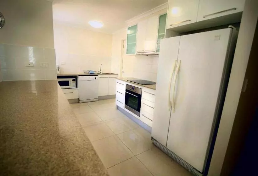 Grosvenor Beachfront Apartments Surfers Paradise