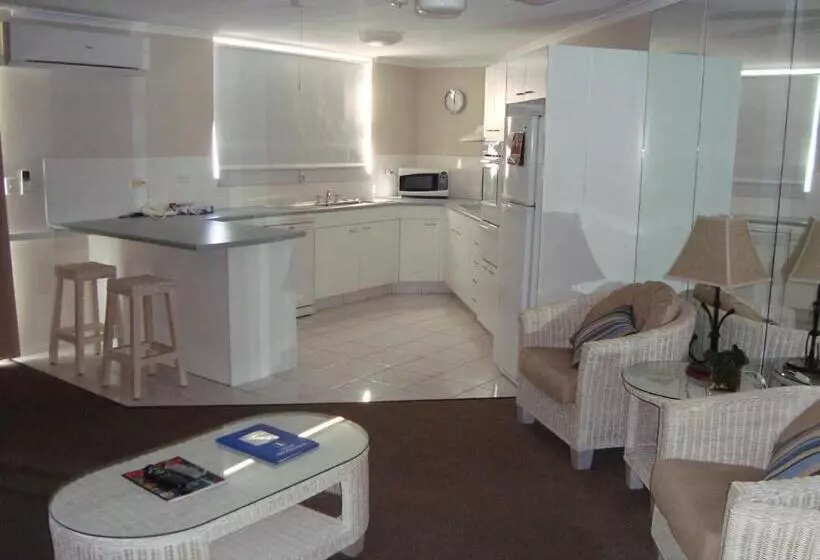 Grosvenor Beachfront Apartments Surfers Paradise