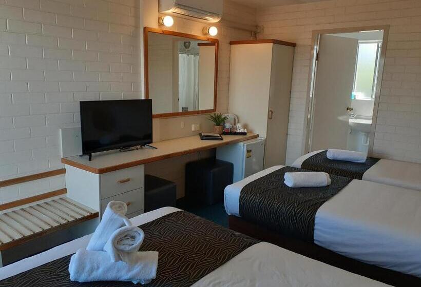 בית מלון כפרי Crest Motor Inn