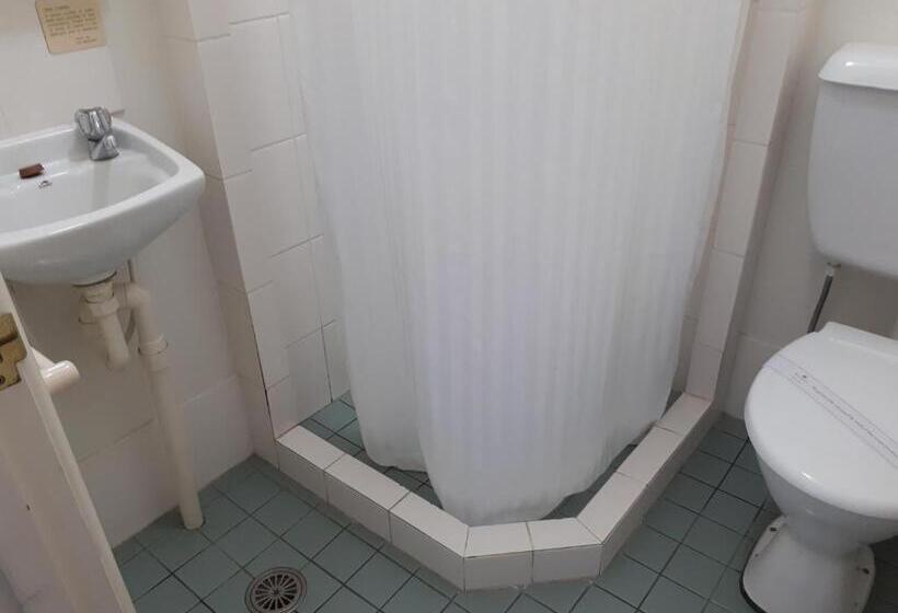 בית מלון כפרי Crest Motor Inn