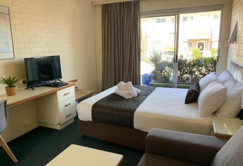 בית מלון כפרי Crest Motor Inn