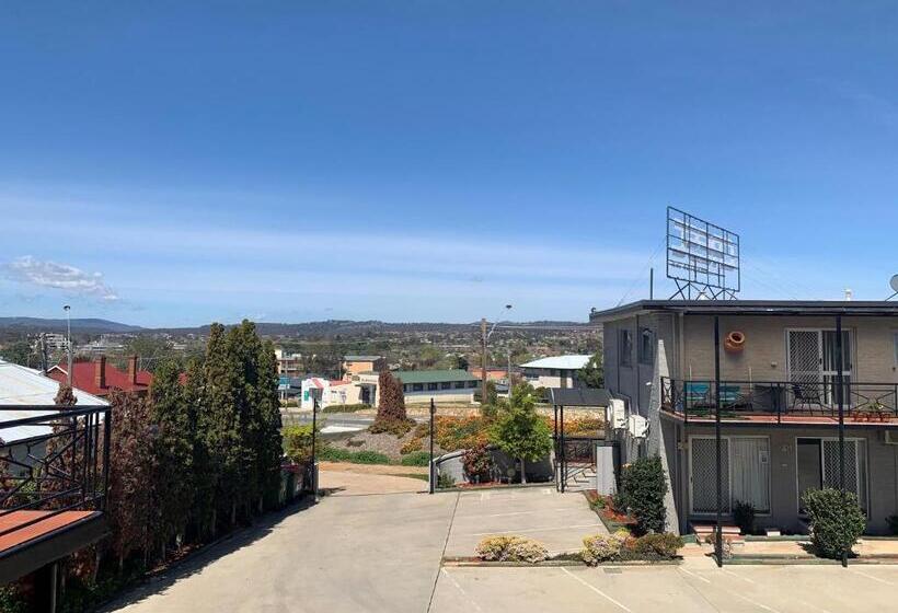 בית מלון כפרי Crest Motor Inn