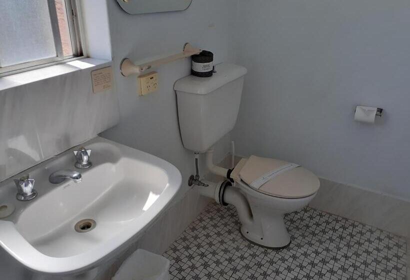 בית מלון כפרי Crest Motor Inn