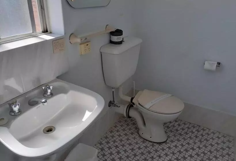 فندق Crest Motor Inn