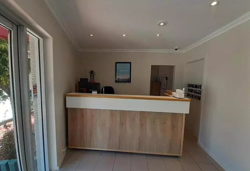 فندق Crest Motor Inn