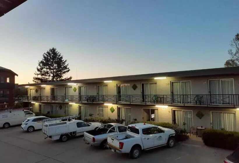 فندق Crest Motor Inn