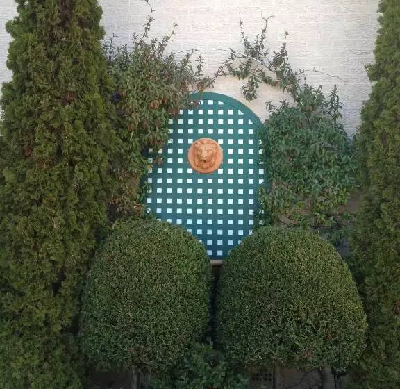 فندق Crest Motor Inn