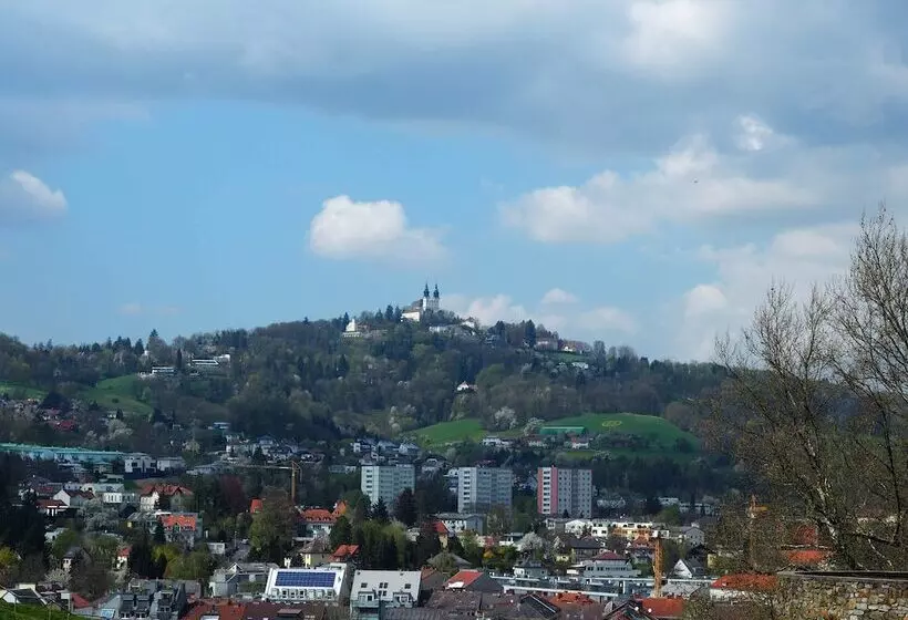 هتل Courtyard By Marriott Linz