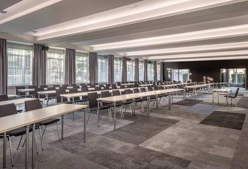 هتل Courtyard By Marriott Linz