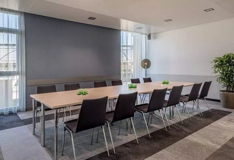 هتل Courtyard By Marriott Linz