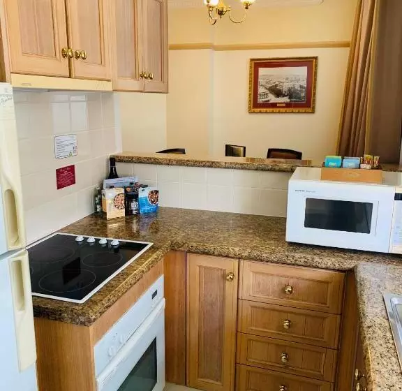 Отель Royal Albert