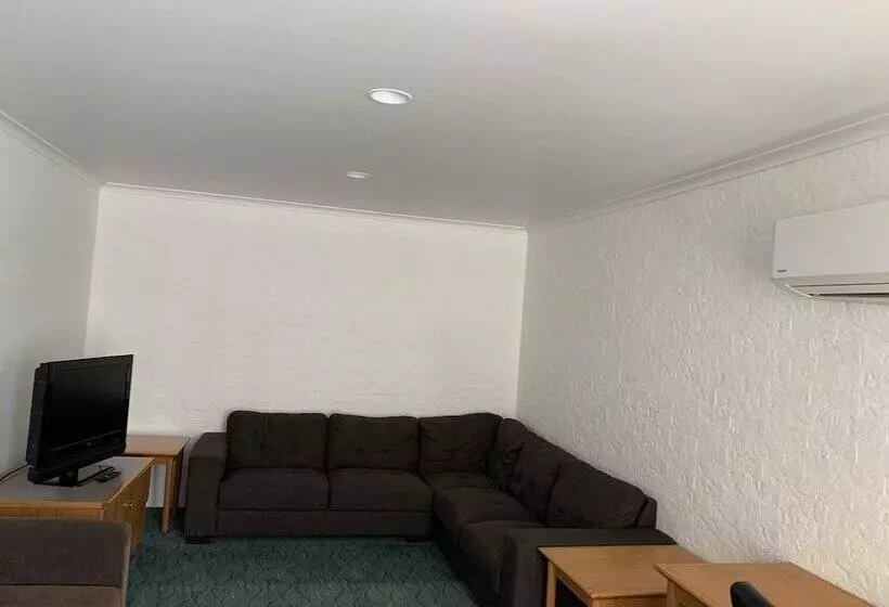 酒店 Swaggers Motor Inn