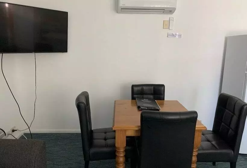 酒店 Swaggers Motor Inn